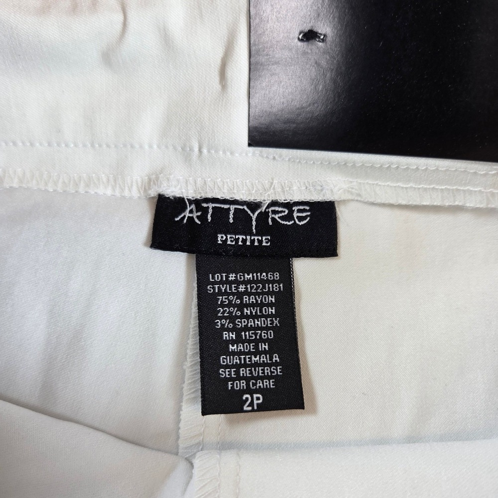 Attyre Petite Samantha Shorts White Bermuda Belted Stretch 122J181 Womens 2P NEW - Picture 3 of 6